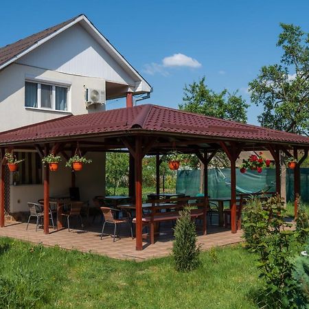 Denisa & Rares Hotel Tasnad Exterior photo