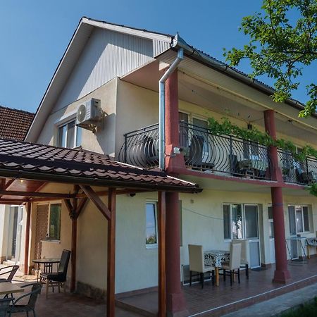 Denisa & Rares Hotel Tasnad Exterior photo